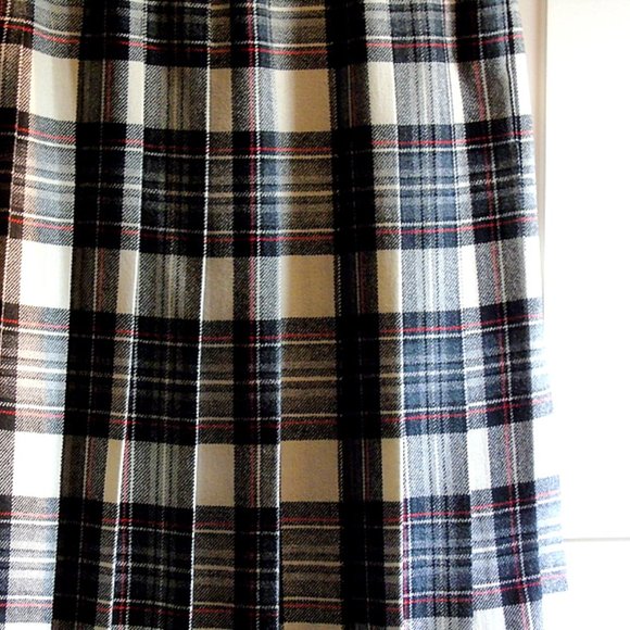 Genuine Scottish Kilt or Pleated Skirt Size 6 - 8 Beautiful Colour Combination - Picture 7 of 12